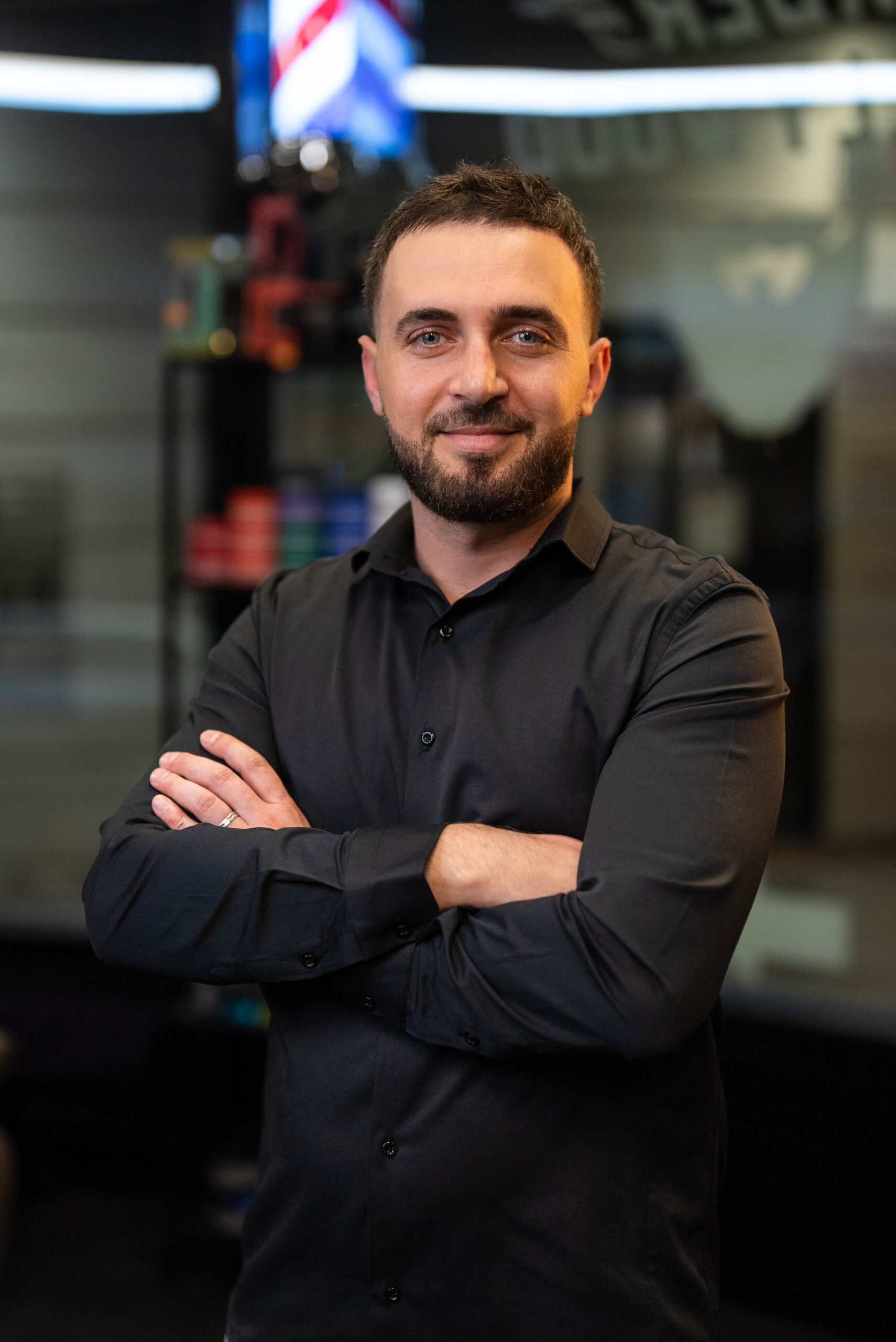 Agon dans son salon Hollywood Barber à Genève